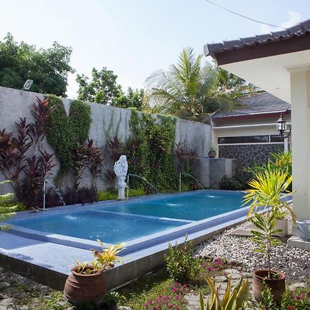 Reddoorz Plus Near Mall Roxy Banyuwangi Exterior photo