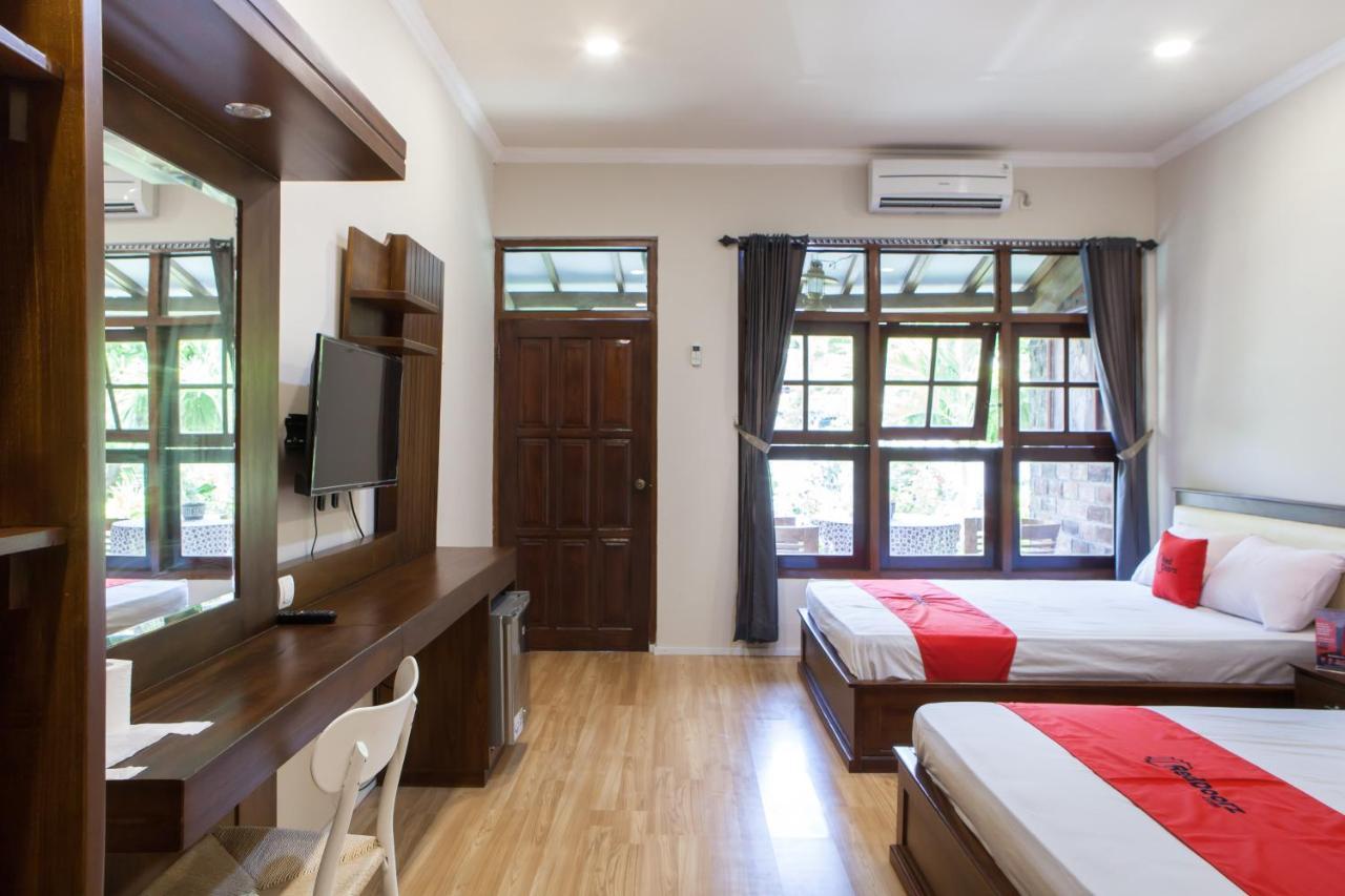 Reddoorz Plus Near Mall Roxy Banyuwangi Exterior photo