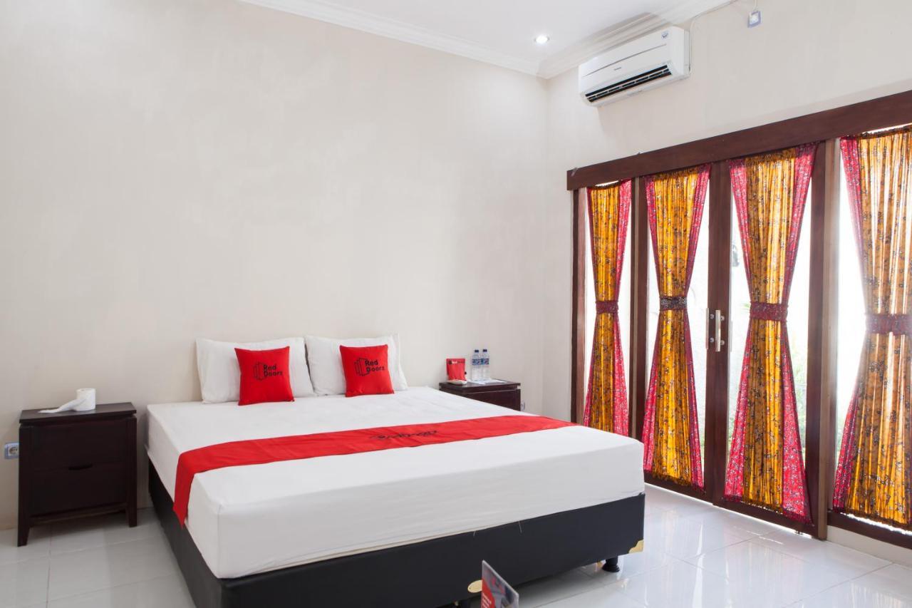 Reddoorz Plus Near Mall Roxy Banyuwangi Exterior photo