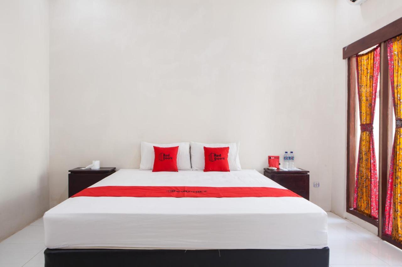 Reddoorz Plus Near Mall Roxy Banyuwangi Exterior photo