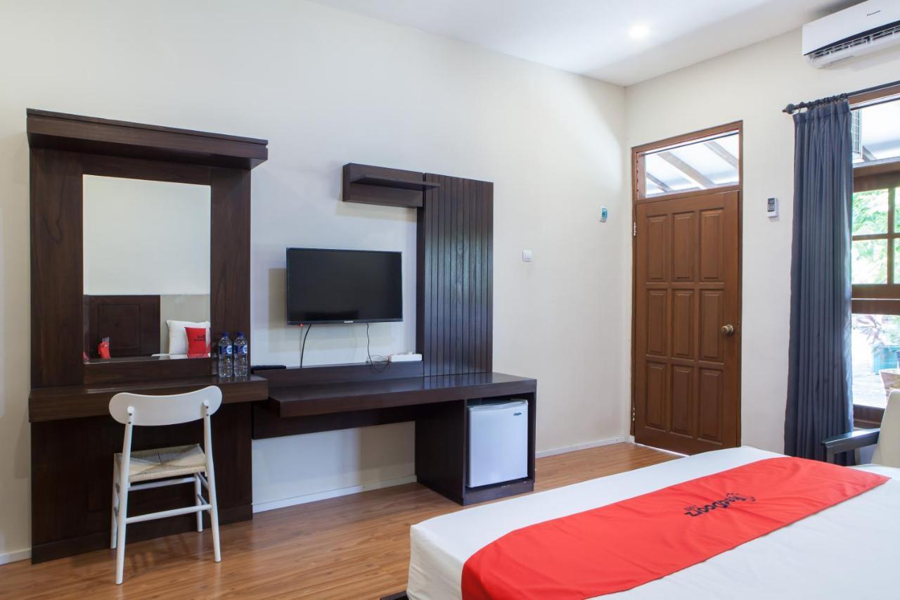 Reddoorz Plus Near Mall Roxy Banyuwangi Exterior photo