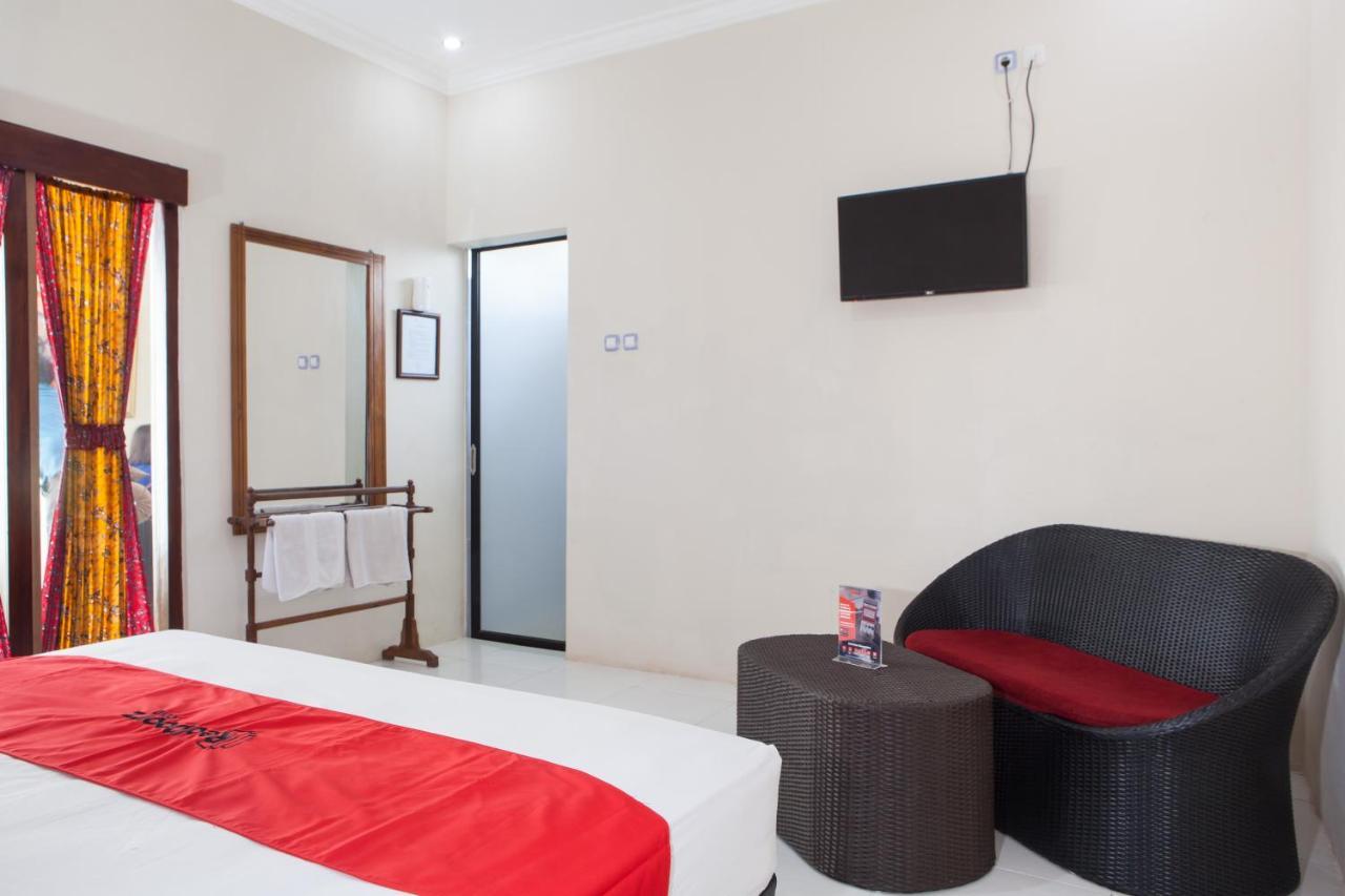 Reddoorz Plus Near Mall Roxy Banyuwangi Exterior photo