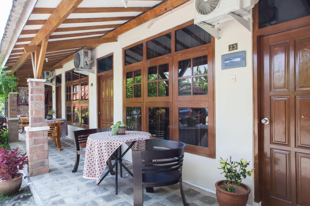 Reddoorz Plus Near Mall Roxy Banyuwangi Exterior photo