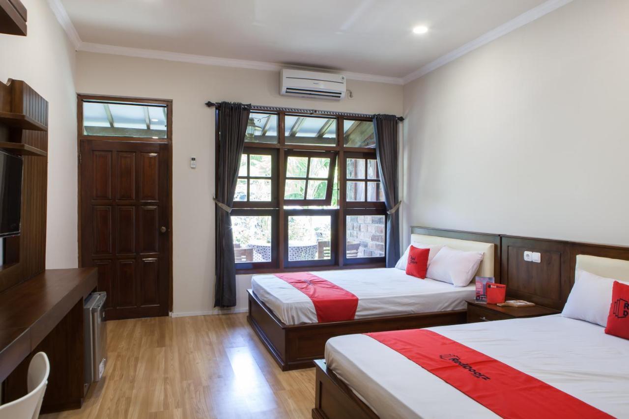 Reddoorz Plus Near Mall Roxy Banyuwangi Exterior photo