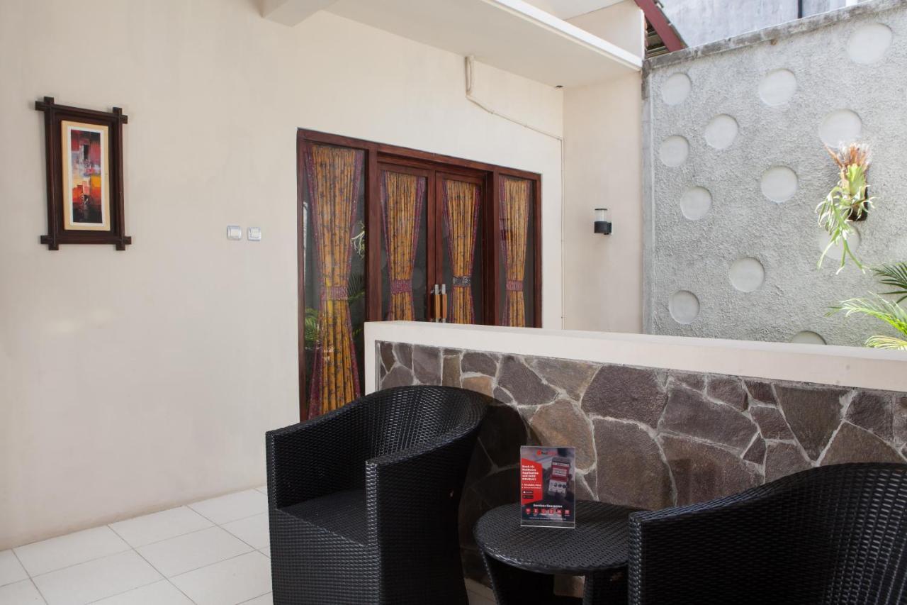 Reddoorz Plus Near Mall Roxy Banyuwangi Exterior photo
