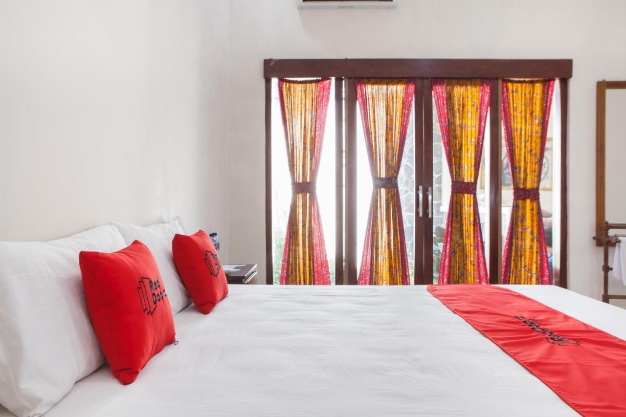 Reddoorz Plus Near Mall Roxy Banyuwangi Exterior photo