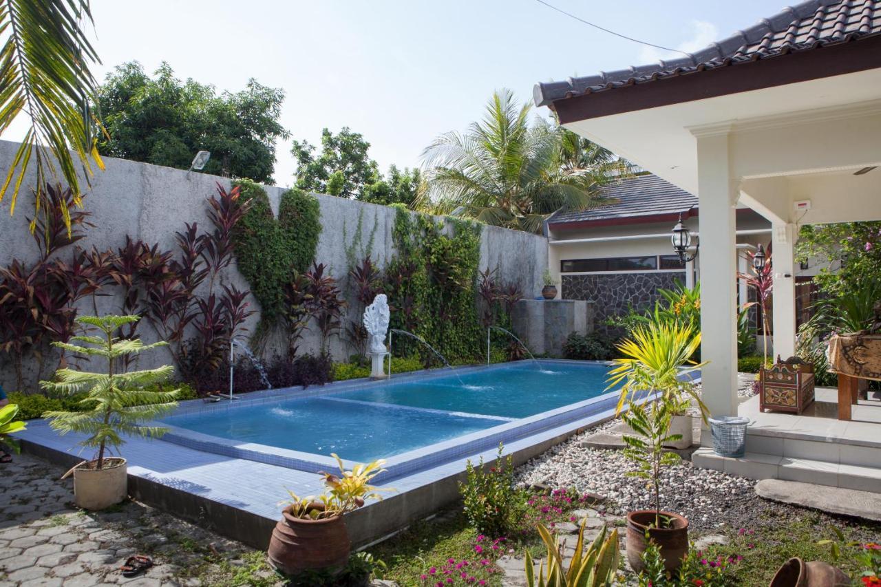 Reddoorz Plus Near Mall Roxy Banyuwangi Exterior photo